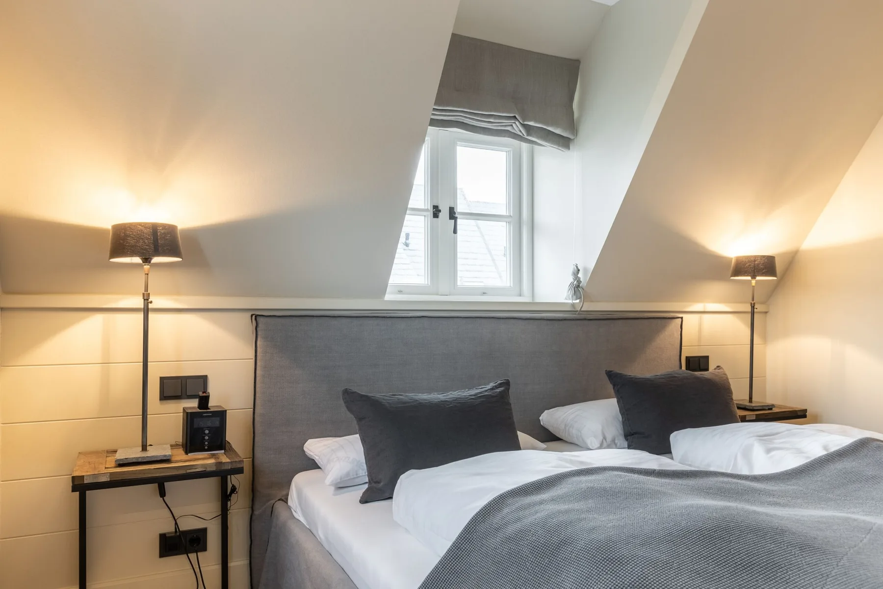 Hausteil im UG,EG,OG, ca. 200qm Nutzfl., Nichtraucher, keine Haustiere