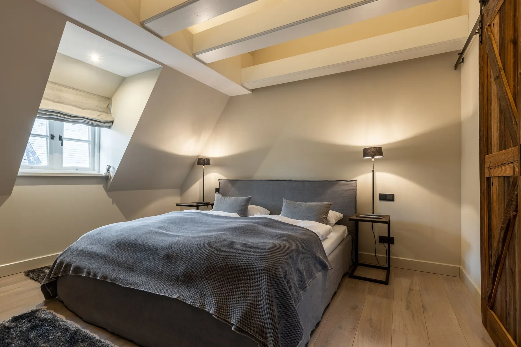 Hausteil im UG,EG,OG, ca. 200qm Nutzfl., Nichtraucher, keine Haustiere