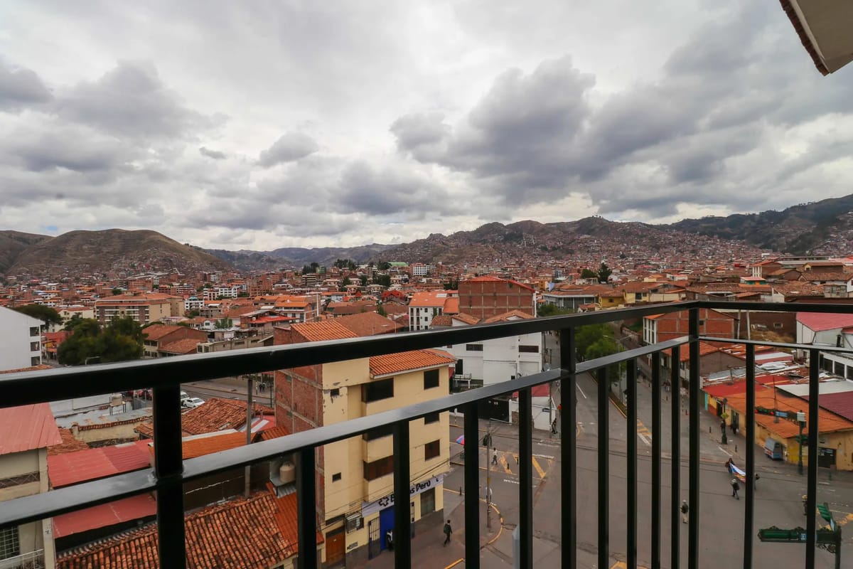 Bright 1BR in Historic Cusco w/ Balcony