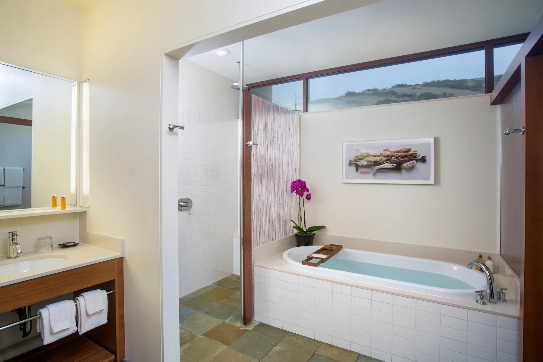 Contemporary King Suite bathroom
