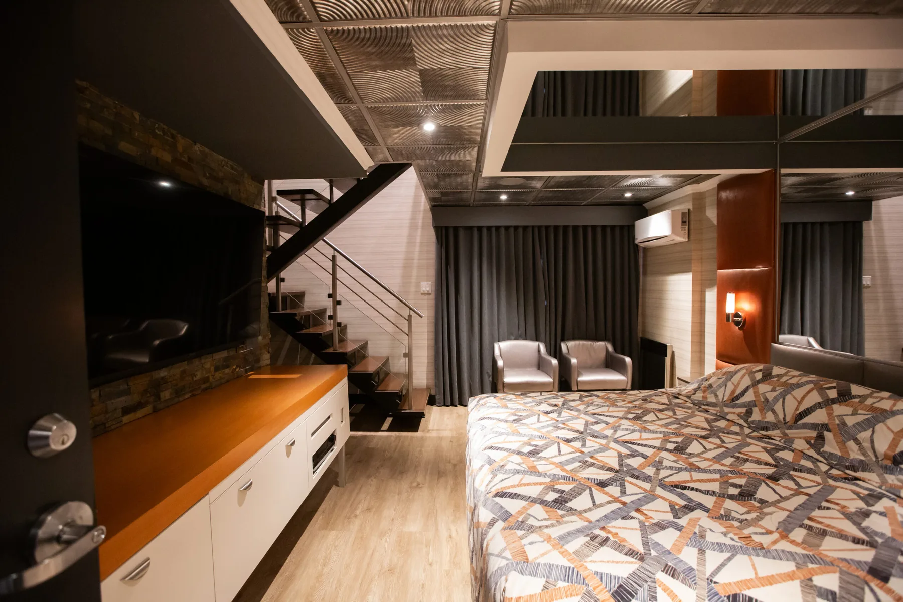 Hotel suite