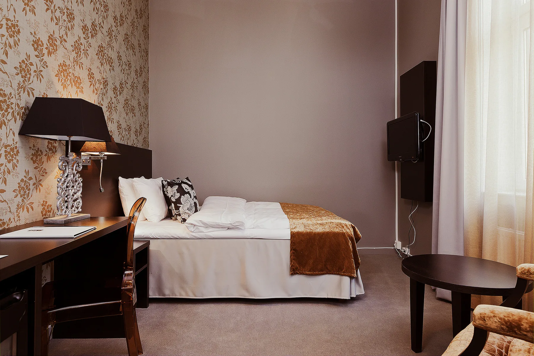 Saga Hotel room