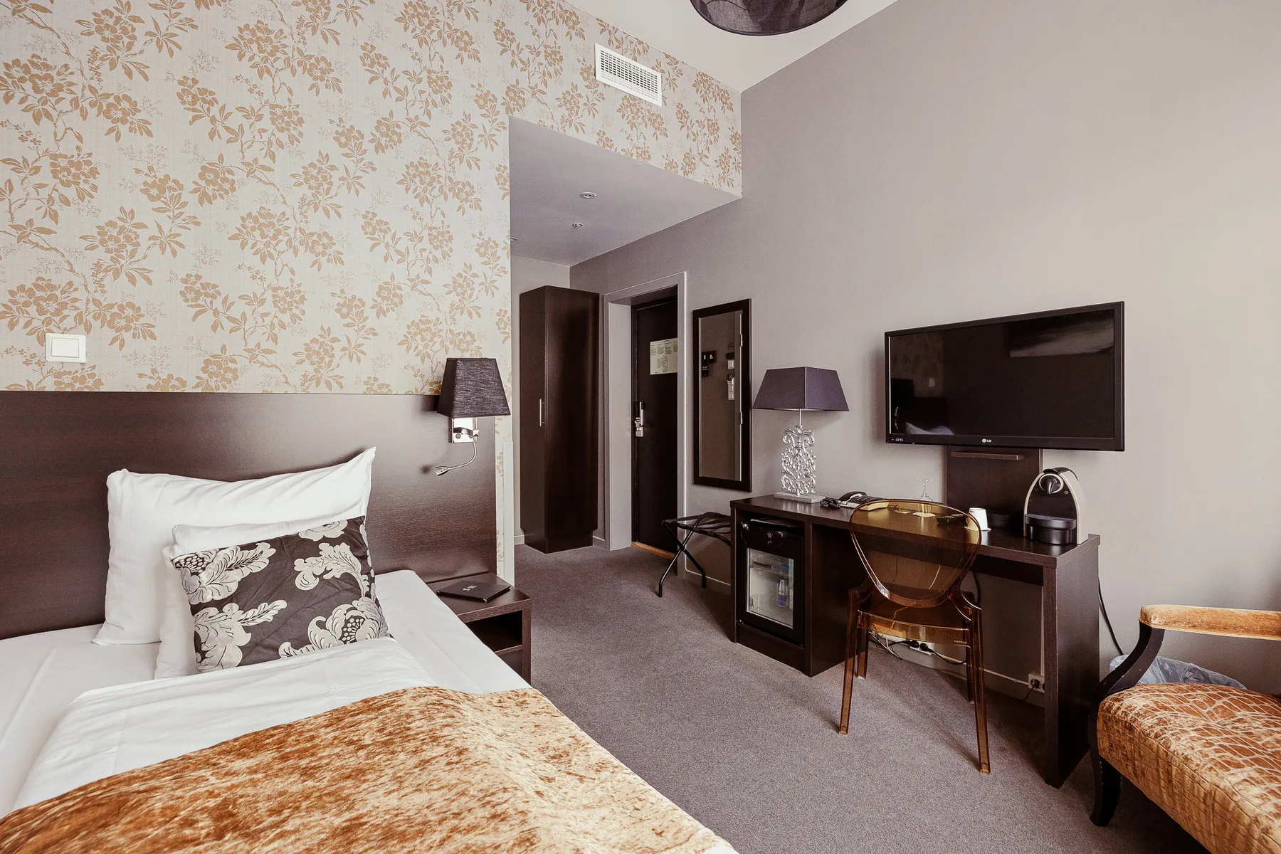 Saga Hotel room