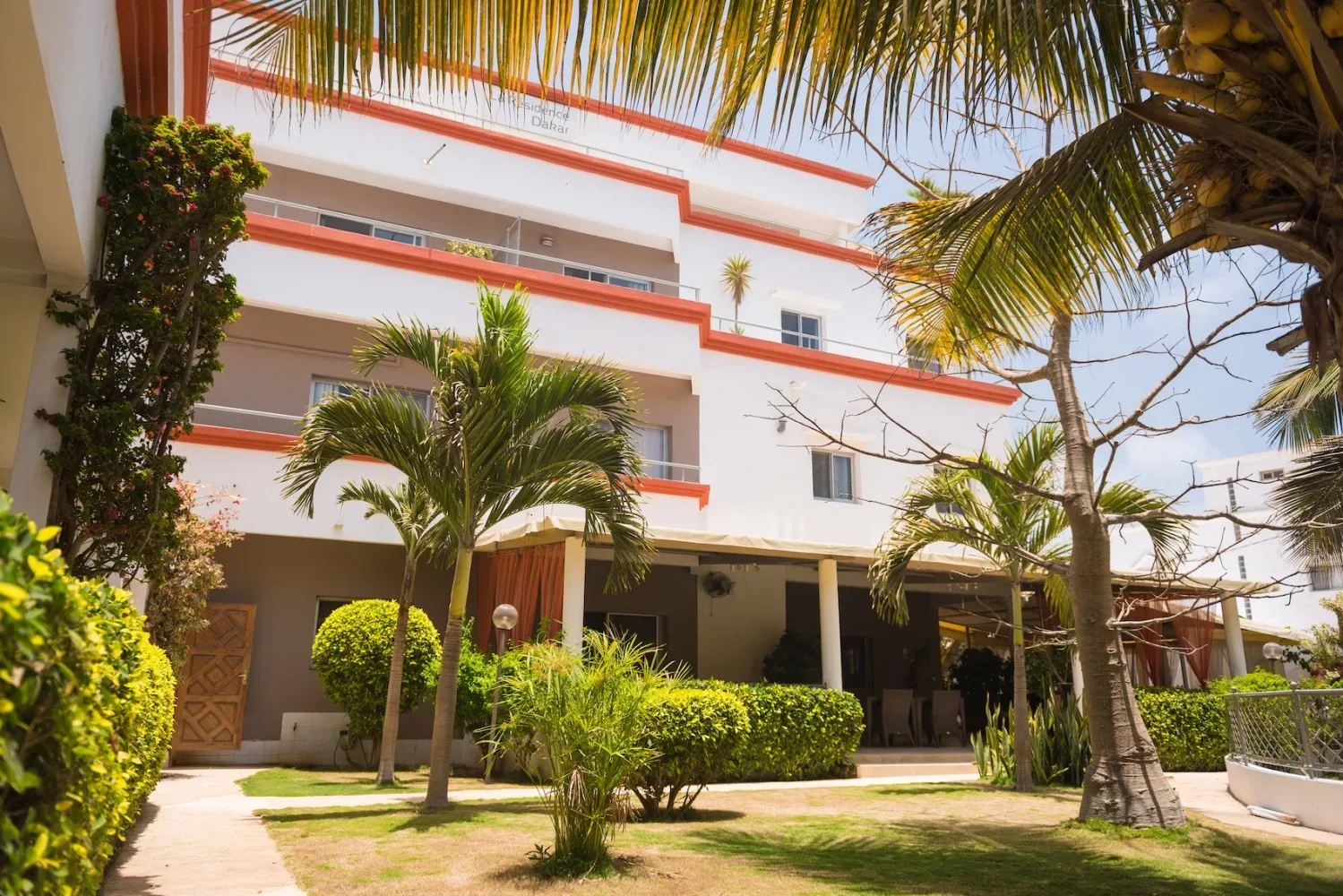 Patio con jardín tropical