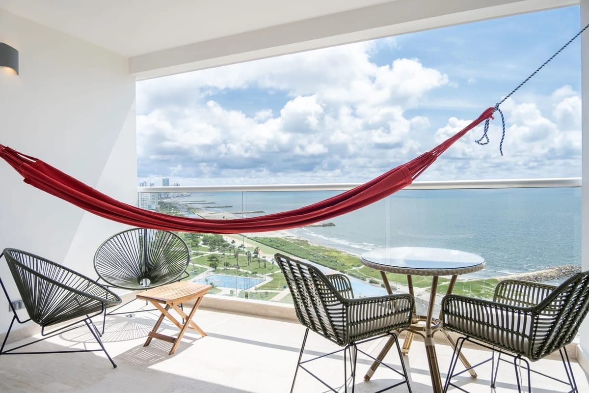 Dazzling Loft w/ Ocean View in Crespo