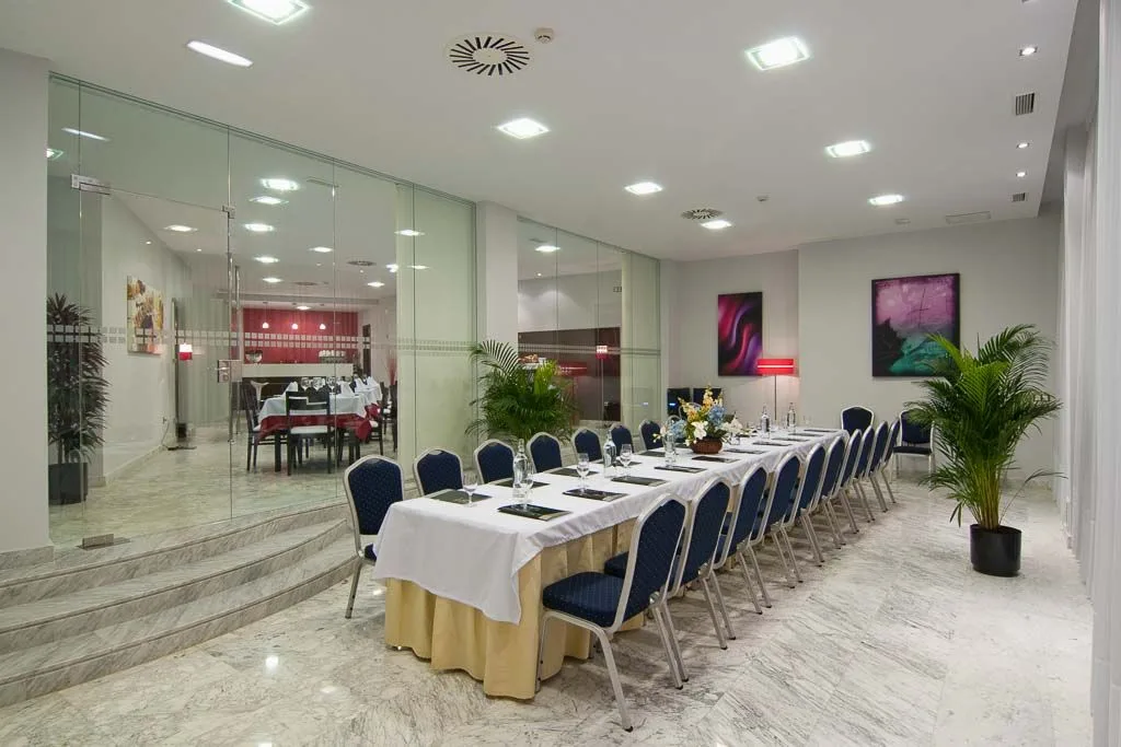 Sala de reuniones del Hotel Castro Real