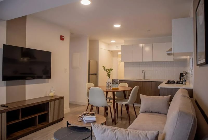 Majestic 2BR w/ Balcony in Miraflores