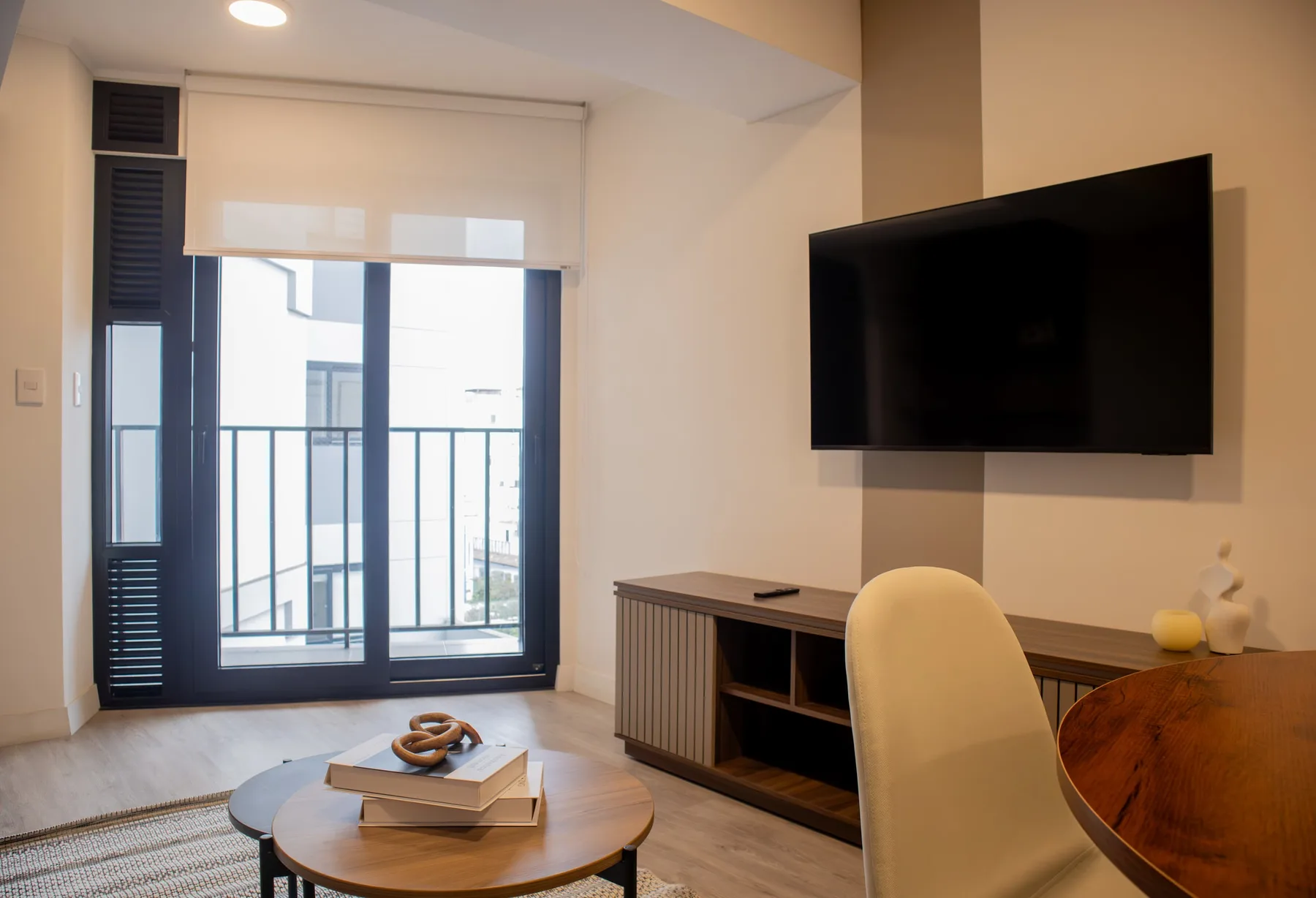 Majestic 2BR w/ Balcony in Miraflores