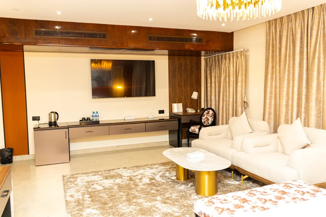 Grand Astoria Hotel
