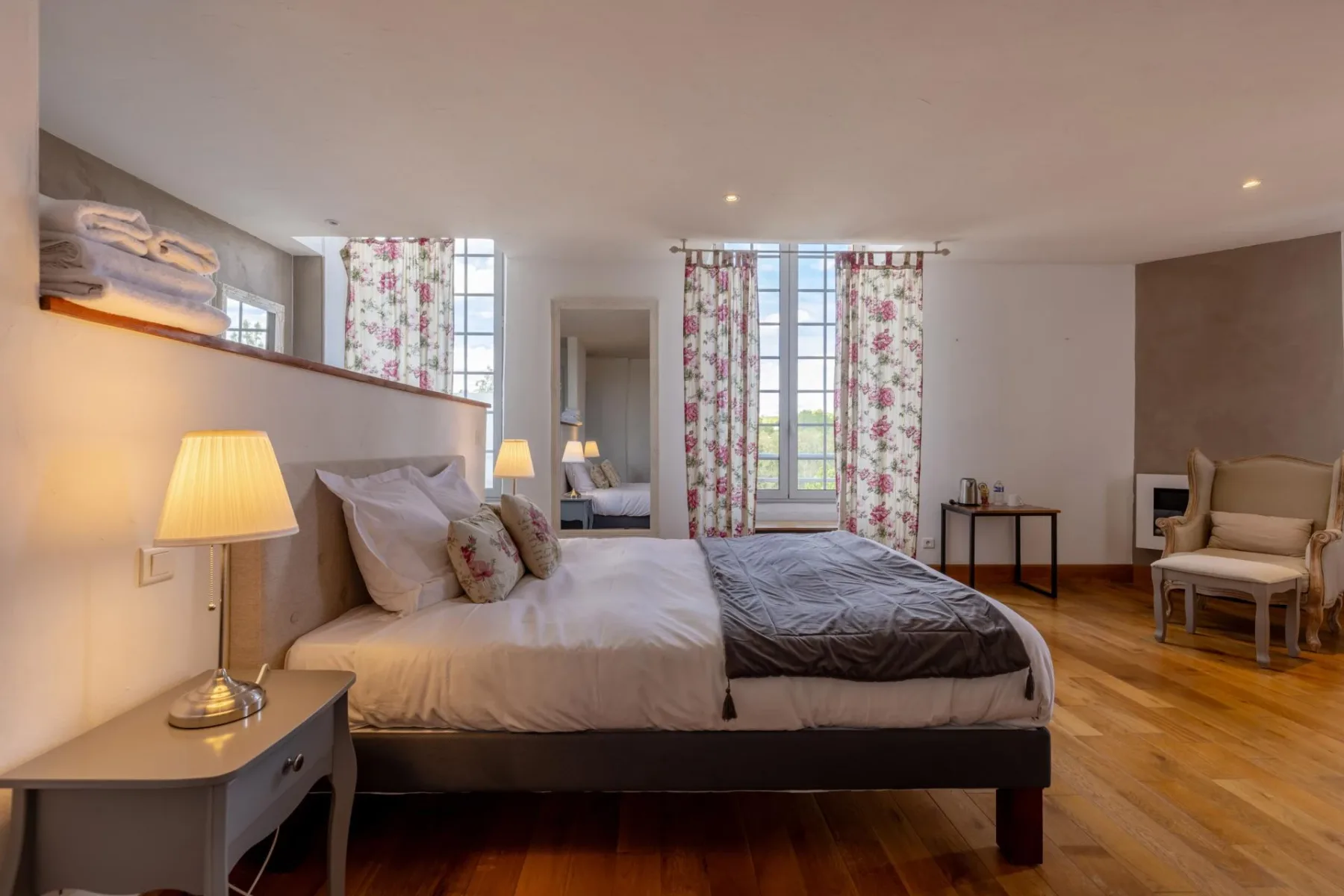 Habitación amplia en el Château de Loubéjac
