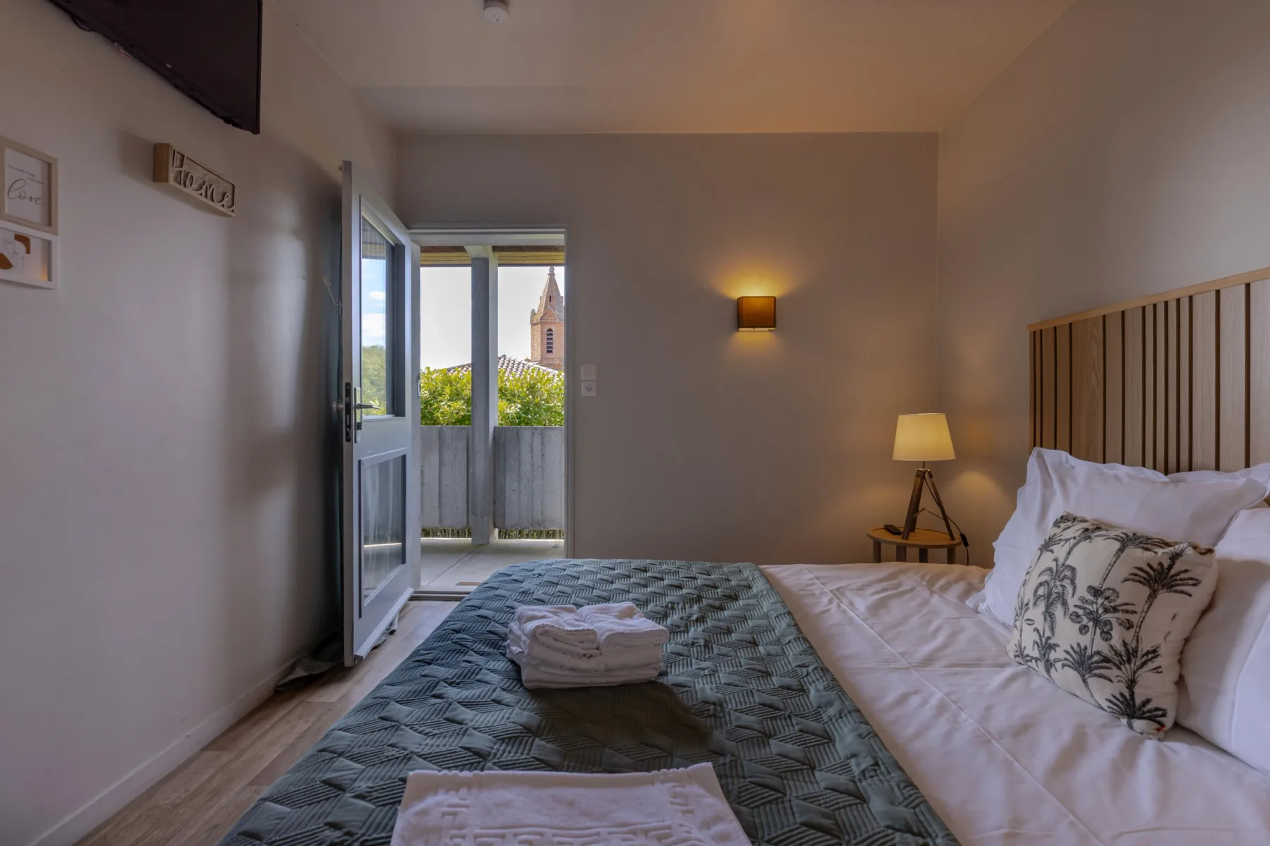 Habitación con terraza y vistas al castillo