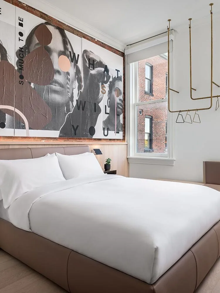 Gladstone House guestroom
