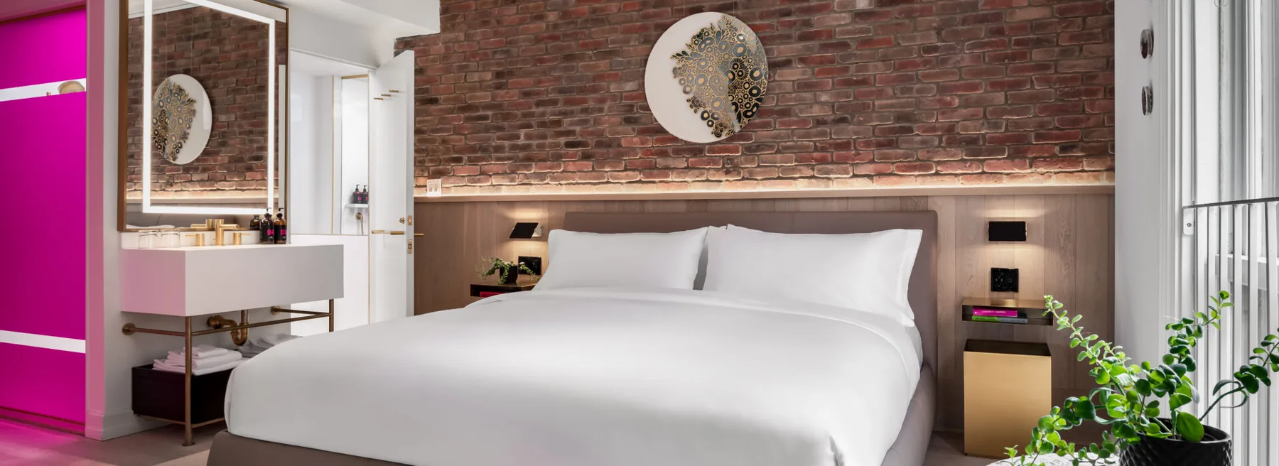 Studio King guestroom