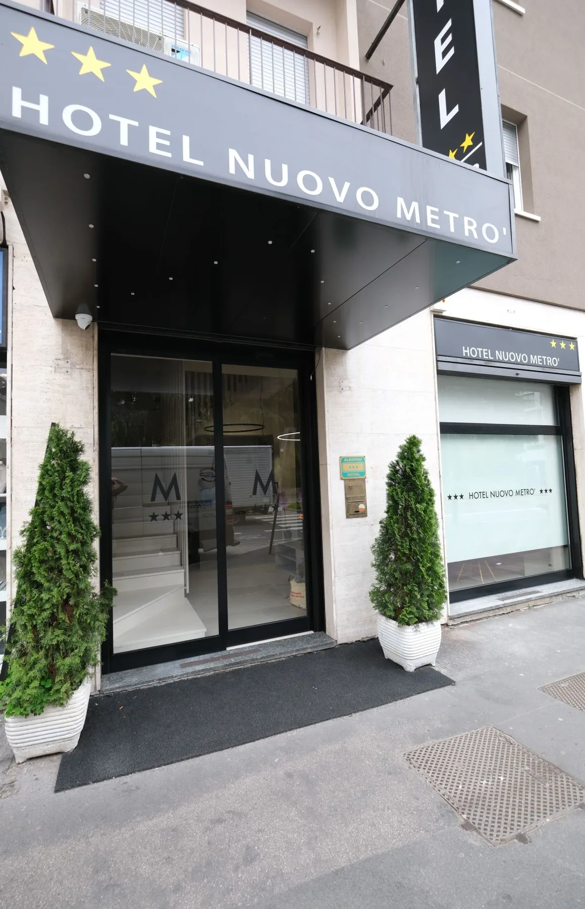 Entrada del hotel.
