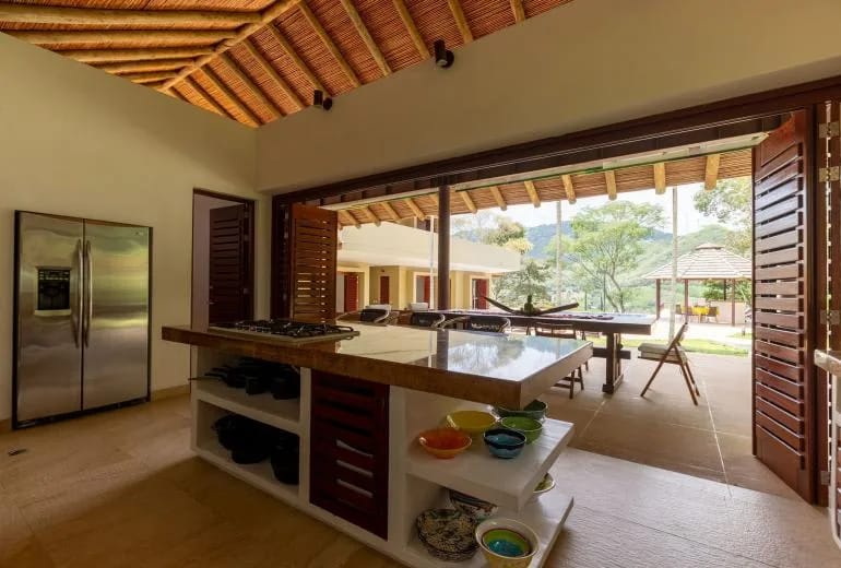 Astonishing 5BR House w/ pool in Anapoima
