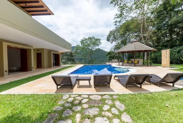 Astonishing 5BR House w/ pool in Anapoima