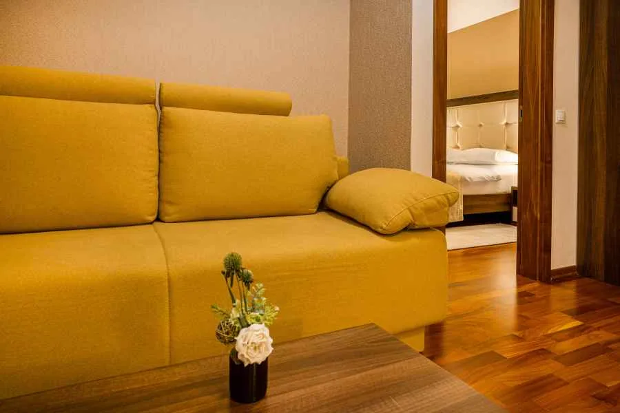 Sala de estar y dormitorio de la suite