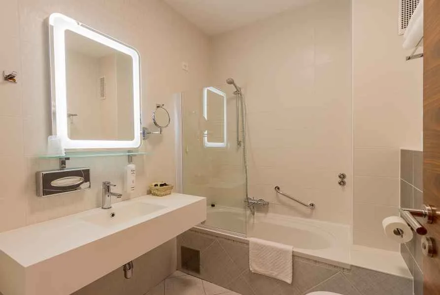 Baño de la habitación del hotel