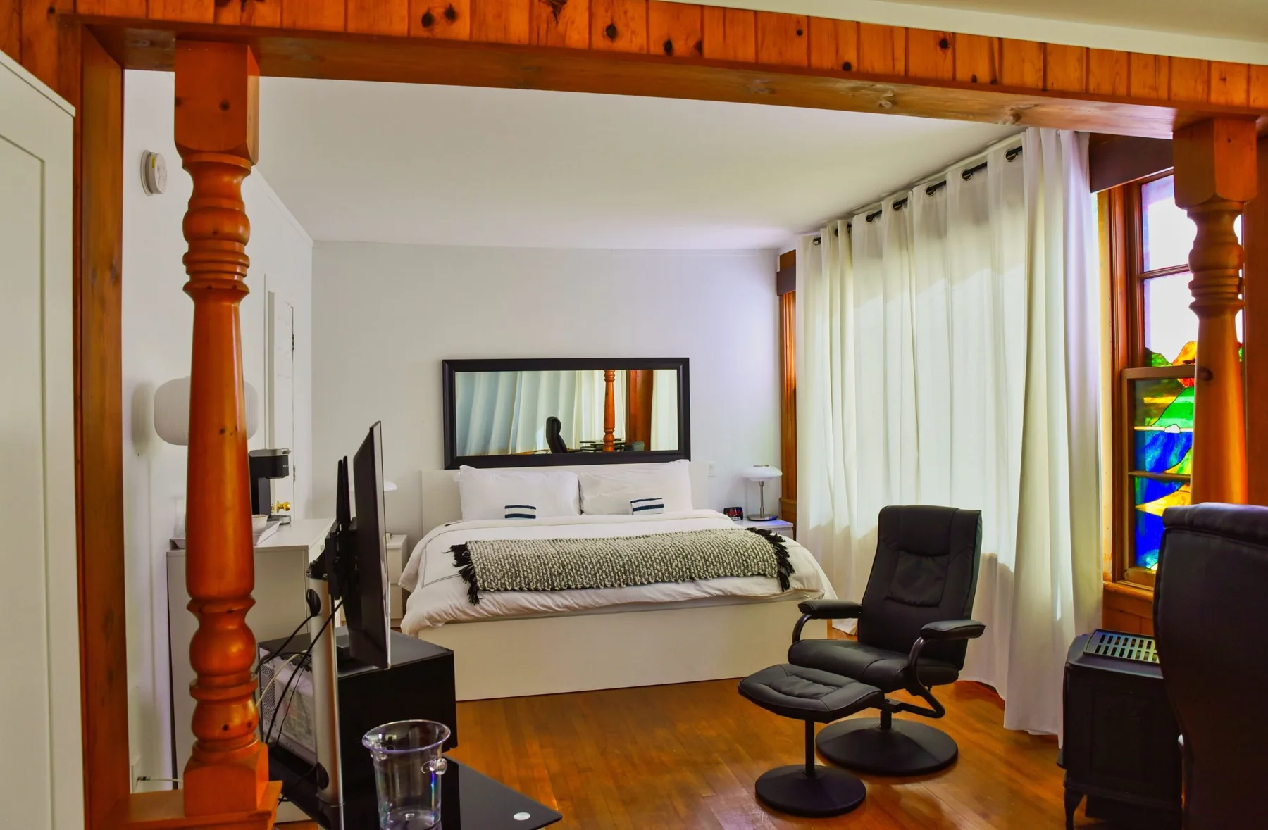 Signature suite with king bed and whirlpool bath