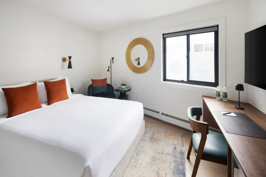 The Como Hotel room