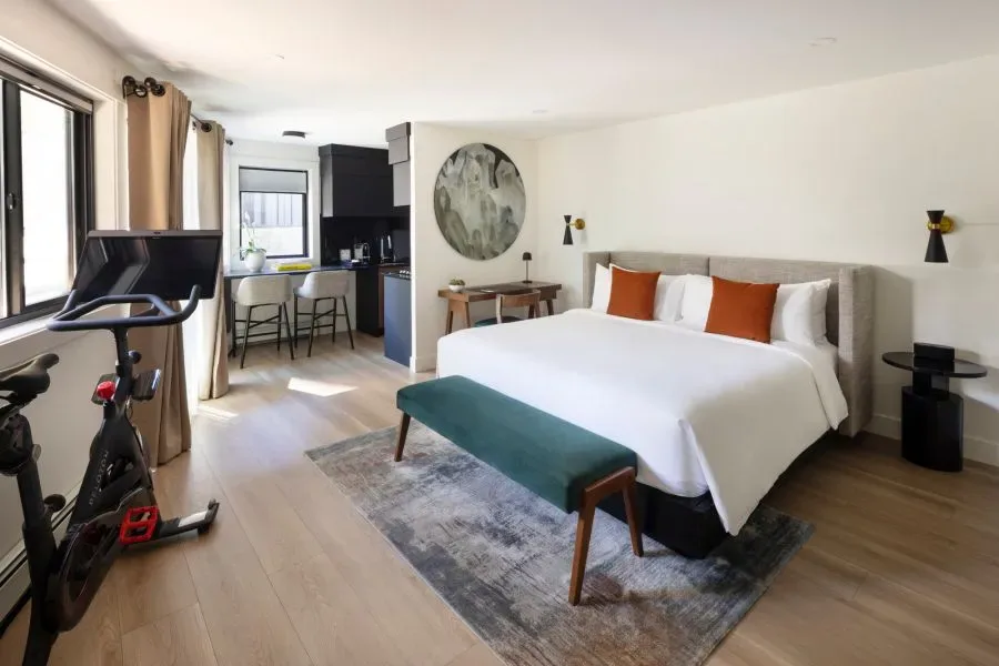 The Como Hotel room