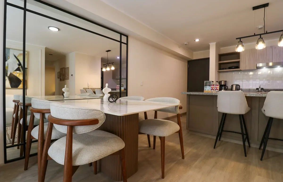 Upscale 3BR w/ AC & Balcony in Miraflores