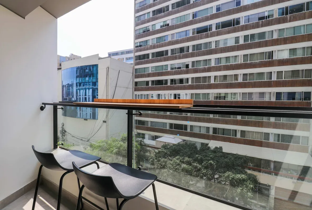 Upscale 3BR w/ AC & Balcony in Miraflores