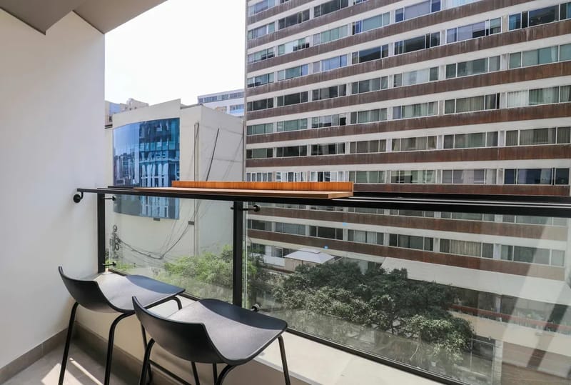 Upscale 3BR w/ AC & Balcony in Miraflores