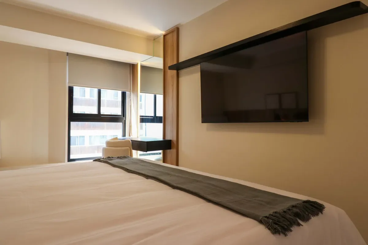 Upscale 3BR w/ AC & Balcony in Miraflores