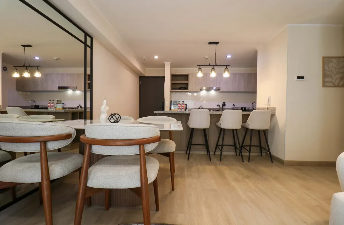Upscale 3BR w/ AC & Balcony in Miraflores