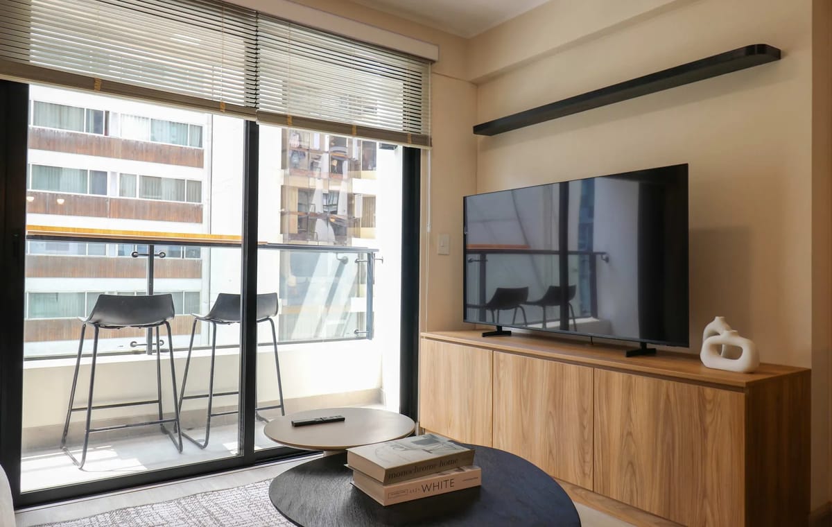 Upscale 3BR w/ AC & Balcony in Miraflores