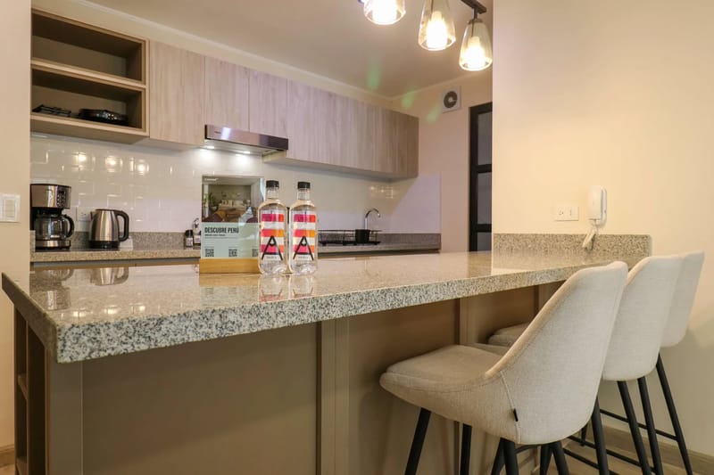 Upscale 3BR w/ AC & Balcony in Miraflores