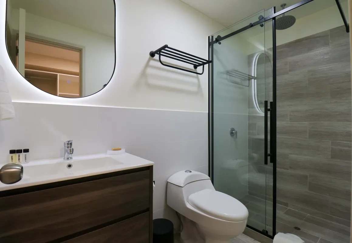 Upscale 3BR w/ AC & Balcony in Miraflores