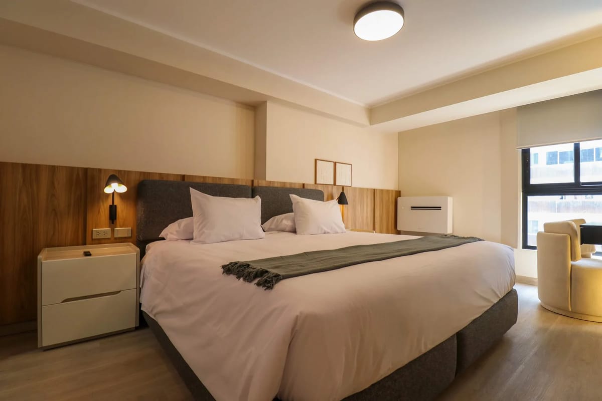Upscale 3BR w/ AC & Balcony in Miraflores