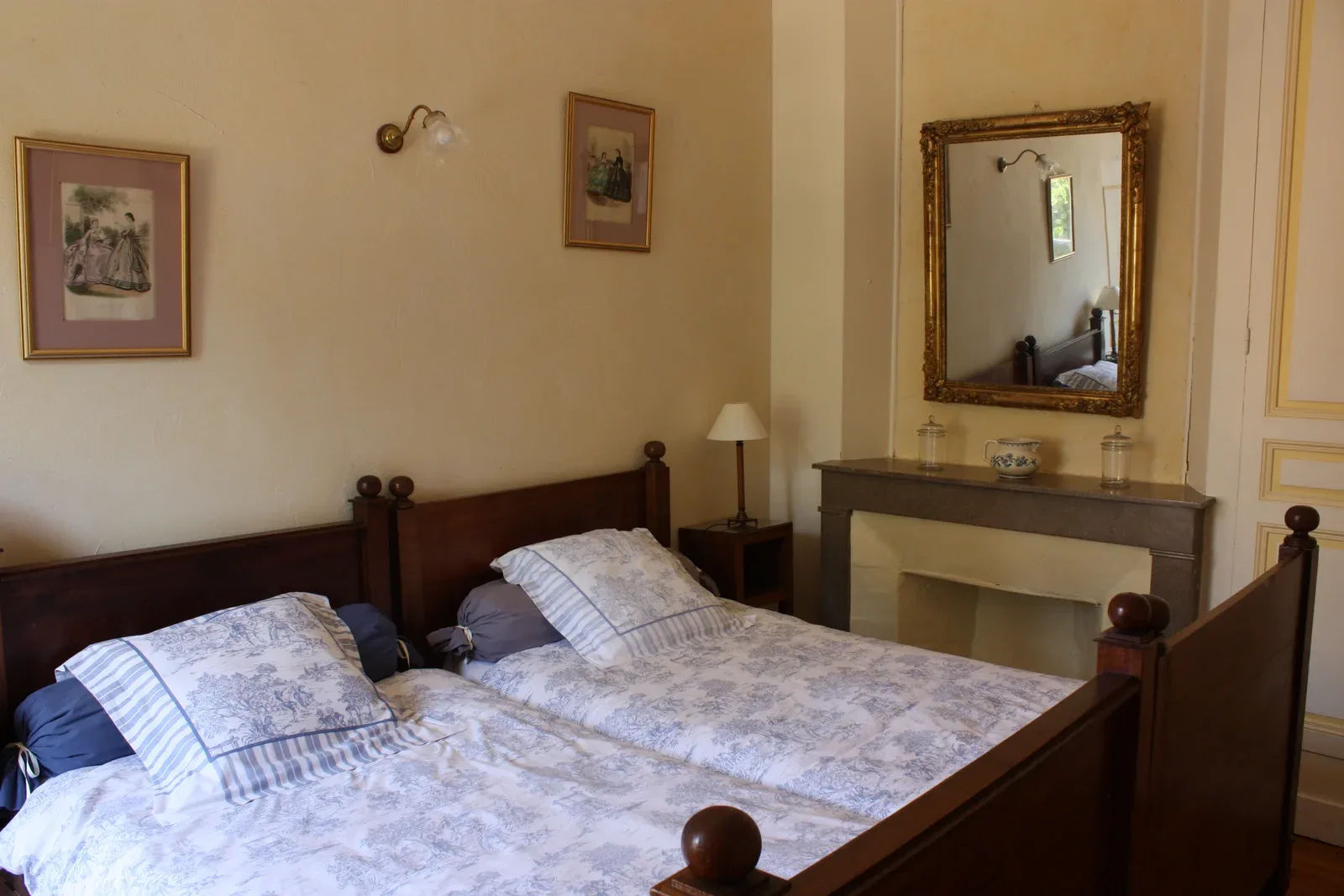 Vivien room with two single beds side by side