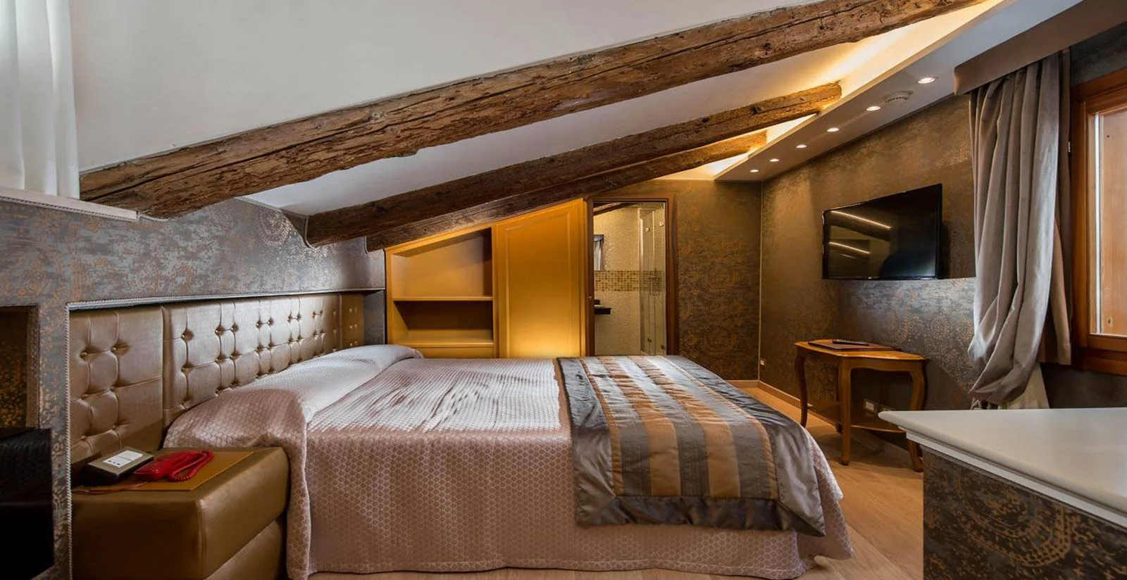 Romantic room