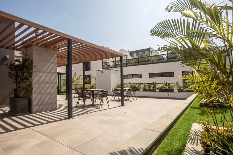 Bold and Spacious 2BR in Miraflores