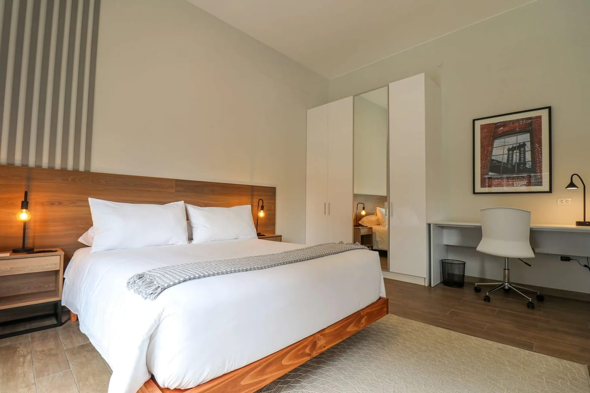 Bold and Spacious 2BR in Miraflores