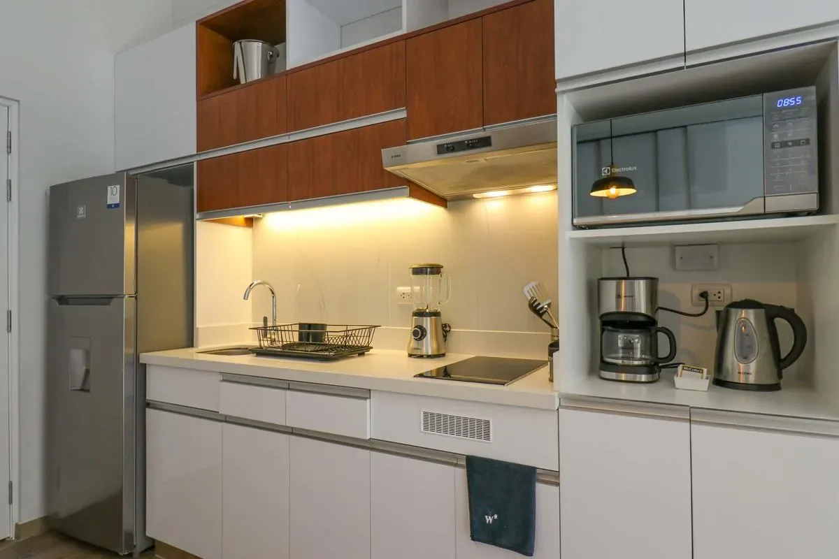 Bold and Spacious 2BR in Miraflores