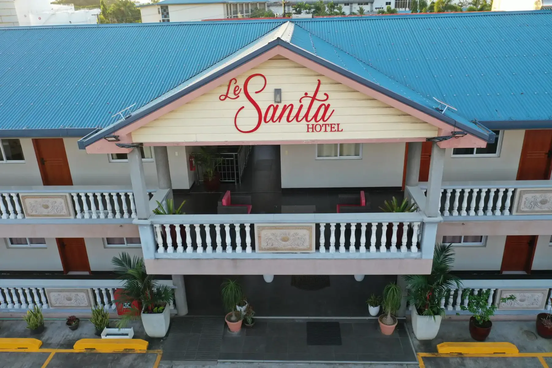 Exterior view of Le Sanita Hotel.