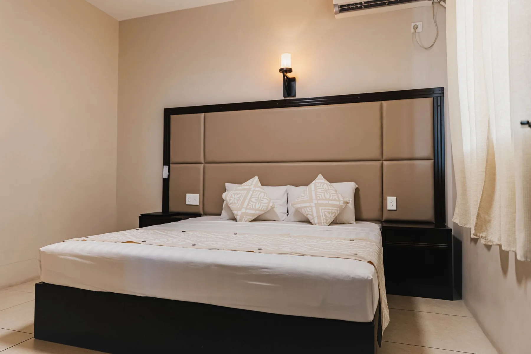 Le Sanita Hotel room gallery photograph.