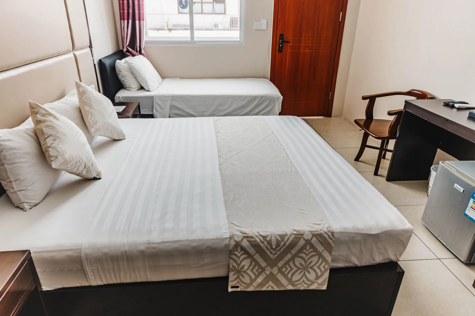 Le Sanita Hotel room gallery photograph.