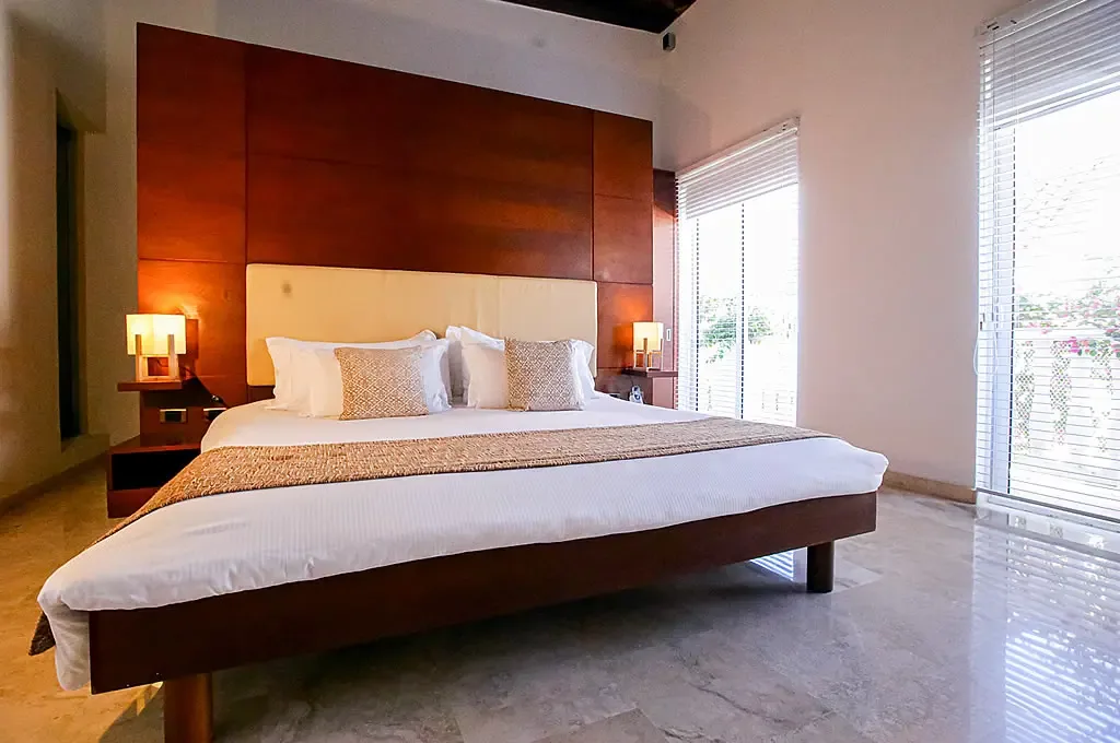 Loft with Balcony and Street View at Casa Claver