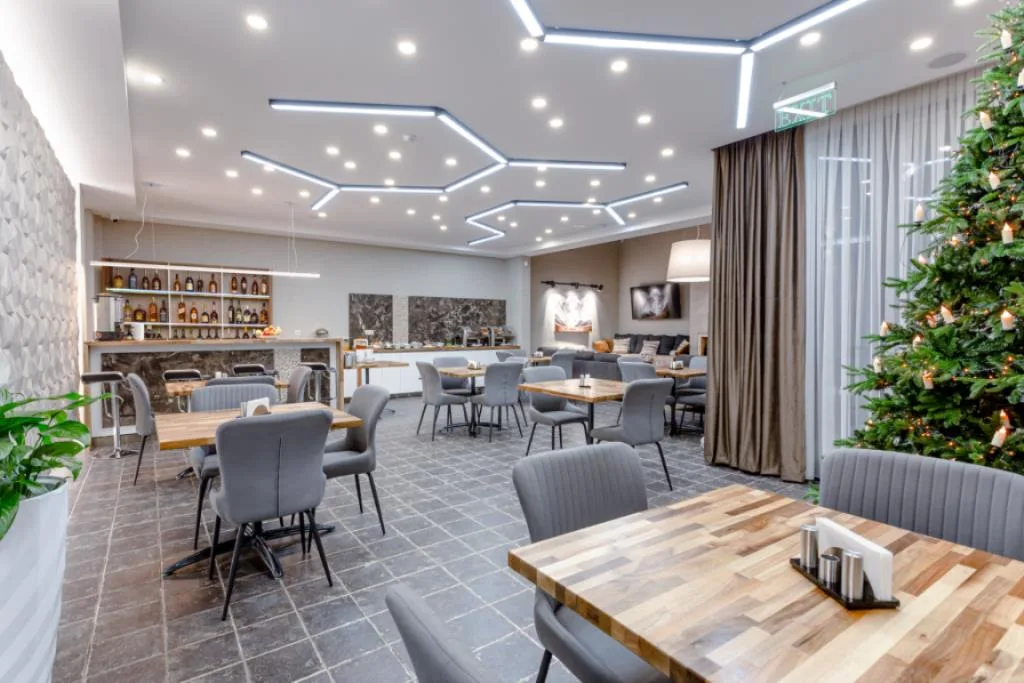 Restaurant & Bar