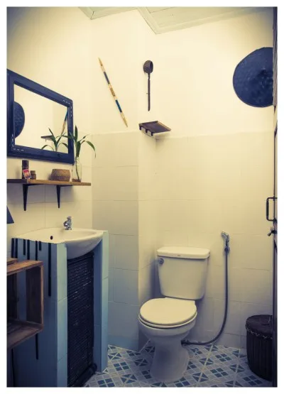 Standard room bathroom