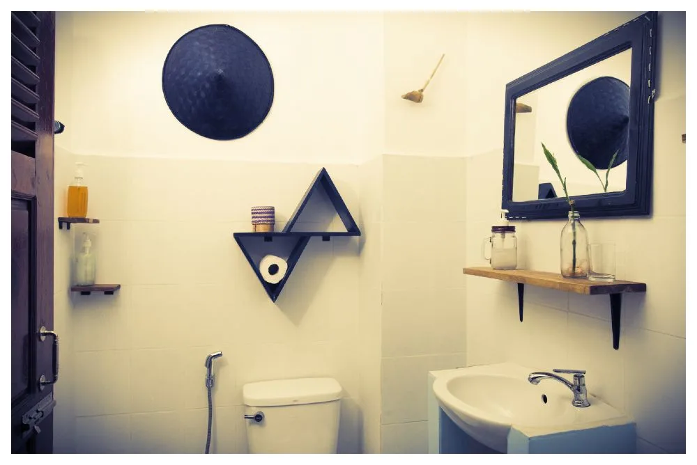 Standard balcony room bathroom