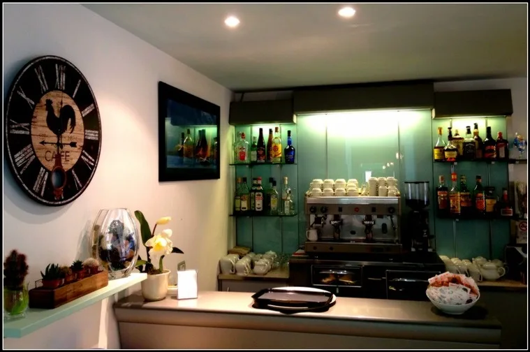 Bar and breakfast room