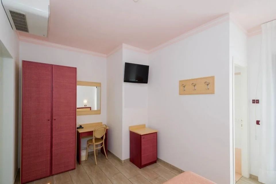 Guest-room bathroom