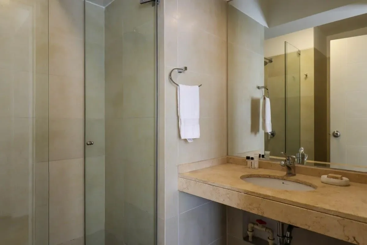 Lovely 3BR with Balcony in Miraflores