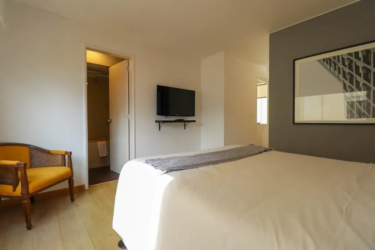 Lovely 3BR with Balcony in Miraflores